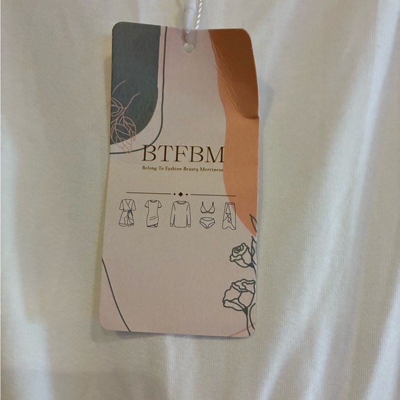 Elegant White Maxi Dress - Picture 5 of 7